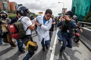 Brutal represión de este #22May  envió a 28 personas a sede de Salud Chacao