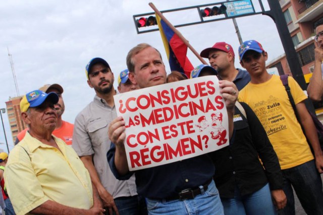 Juan Pablo Guanipa, diputado a la Asamblea Nacional acompañó a los zulianos en el plantón realizado en la avenida Delicias tras cumplirse los 60 días de protestas en el país