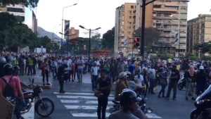 Opositores se concentran en los alrededores de la Plaza Altamira #20May (Video)