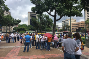 Manifestantes se concentran en la Plaza Altamira para marchar hasta la Defensoría #29May