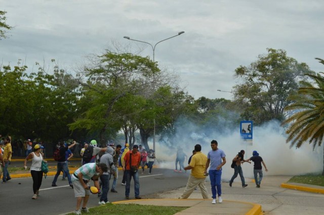 Reprimen a manifestantes en el Zulia