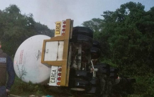 El accidente en la carretera Falcón - Zulia dejó cinco muertos y un menor herido. Foto: @janecita99