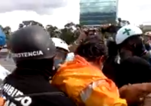 Diputado Paparoni resultó herido tras ser arrastrado por la ballena en la Francisco Fajardo (video+foto)