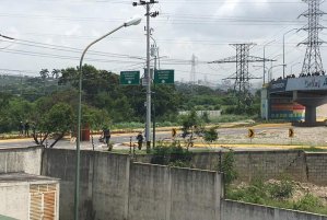 GNB ataca con lacrimógenas y perdigones a vecinos en Barquisimeto #23May (Fotos)