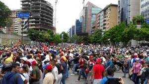 Arranca marcha desde Plaza Altamira rumbo al Ministerio de Educación (Fotos)