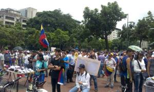 11:30 am Plaza Altamira lista para marchar hacia el Ministerio de Educación #8May (Fotos)