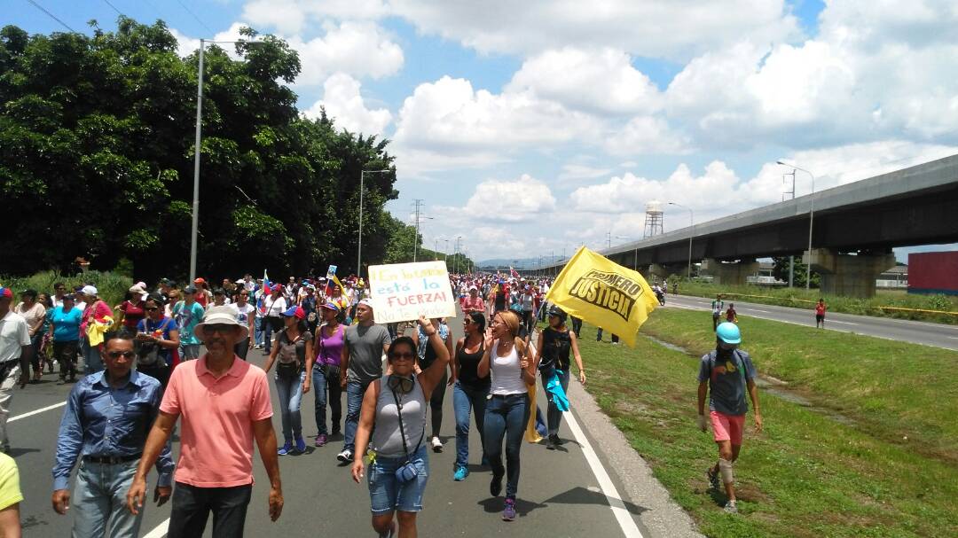 Manifestantes en Aragua logran llegar a la Regional del Centro rumbo a Carabobo