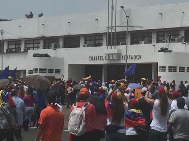 Maracuchos marcharon al cuartel Libertador este #26May