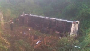 Al menos 16 heridos por volcaminento autobús en carretera Chirimena-Higuerote
