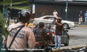Paramilitares accionan armas de fuego, frente a la PNB, en Caracas (FOTOS + VIDEOS)