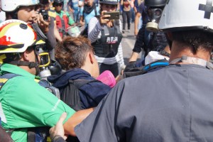 Reportan un afectado por inhalación de gases lacrimógenos en Las Mercedes (Fotos)