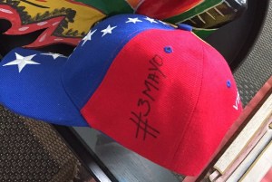 Capriles encomienda su gorra del #3May a los Diablos Danzantes de Yare (Foto)
