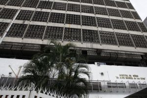 Caos y angustia en el hospital JM de los Ríos por apagón #24May (Videos)