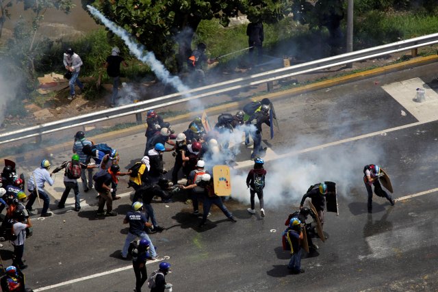 La fuerte represión de la GN contra la Marcha de Los Libertadores. REUTERS/Christian Veron