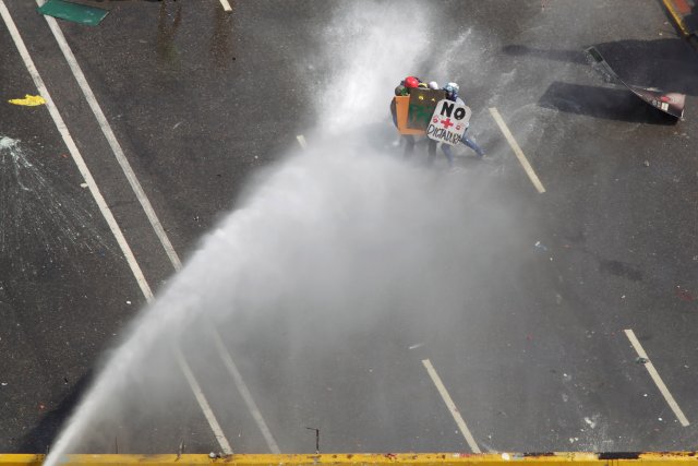 La fuerte represión de la GN contra la Marcha de Los Libertadores. REUTERS/Christian Veron