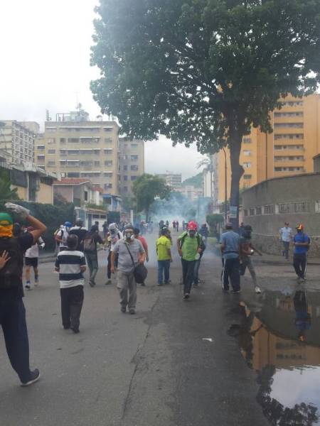 Represión en Montalbán afectó colegio de la zona (Foto: @ReporteYa)