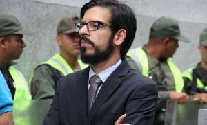 Miguel Piazarro resultó herido con “un objeto no identificado” durante las protestas este #3May