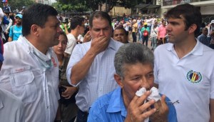 Líderes opositores resisten en primera línea ante la represión gubernamental (FOTOS + VIDEOS)