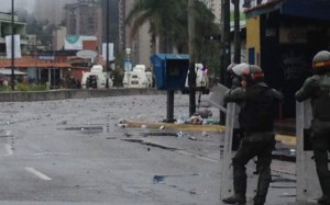 En los Altos Mirandinos resisten por segundo día represión de GNB #16May (Fotos)