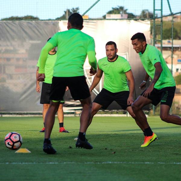 El Zamora se entrena en Belo Horizonte para enfrentarse con el Gremio brasileño (Foto: @ZamoraFutbolC)