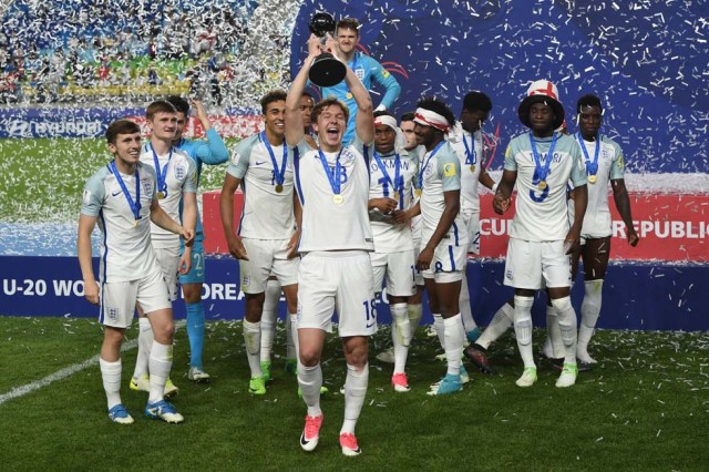 Así celebró Inglaterra su triunfo en el Mundial Sub 20. AFP PHOTO / JUNG Yeon-Je