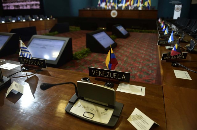 Picture of the main room where the 47th General Assembly of the Organization of American States (OAS) will take place in the Mexican resort city of Cancun, taken on June 18, 2017 - a day before the opening. Foreign ministers from the OAS discuss taking action on the crisis in Venezuela -- a meeting that has infuriated President Nicolas Maduro's government -- ahead of the regional group's general assembly, which runs from Monday through Wednesday. / AFP PHOTO / Pedro PARDO