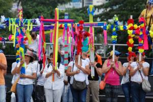 Venezolanos renuevan su fe y resistencia tras 78 días en la calle (Fotos)