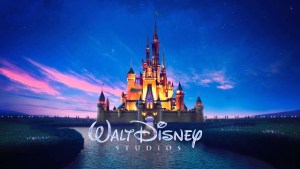Disney busca candidatos para ver películas durante un mes a cambio de mil dólares
