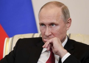 Putin llega a Siria y ordena el comienzo de la retirada de tropas rusas