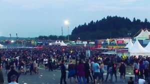 Alarma terrorista deja en suspenso un multitudinario festival de rock alemán