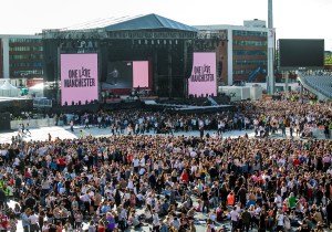 Ariana Grande canta en Manchester en honor de las víctimas del terrorismo