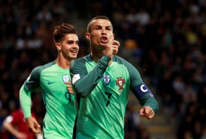 Cristiano Ronaldo lidera el triunfo de Portugal en Letonia