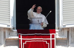 El Papa llama a movilizarse ante pobreza en primer mensaje de Jornada Mundial