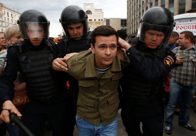 Riot police detain Russian opposition figure Ilya Yashin during an anti-corruption protest organised by opposition leader Alexei Navalny, in central Moscow, Russia, June 12, 2017. REUTERS/Sergei Karpukhin