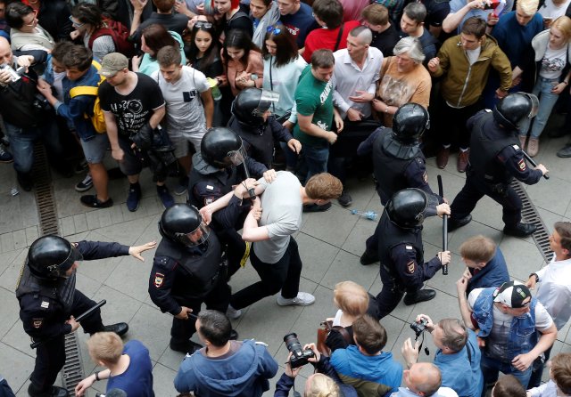 Riot police detain a demonstrator during an anti-corruption protest organised by opposition leader Alexei Navalny, on Tverskaya Street in central Moscow, Russia June 12, 2017. REUTERS/Maxim Shemetov
