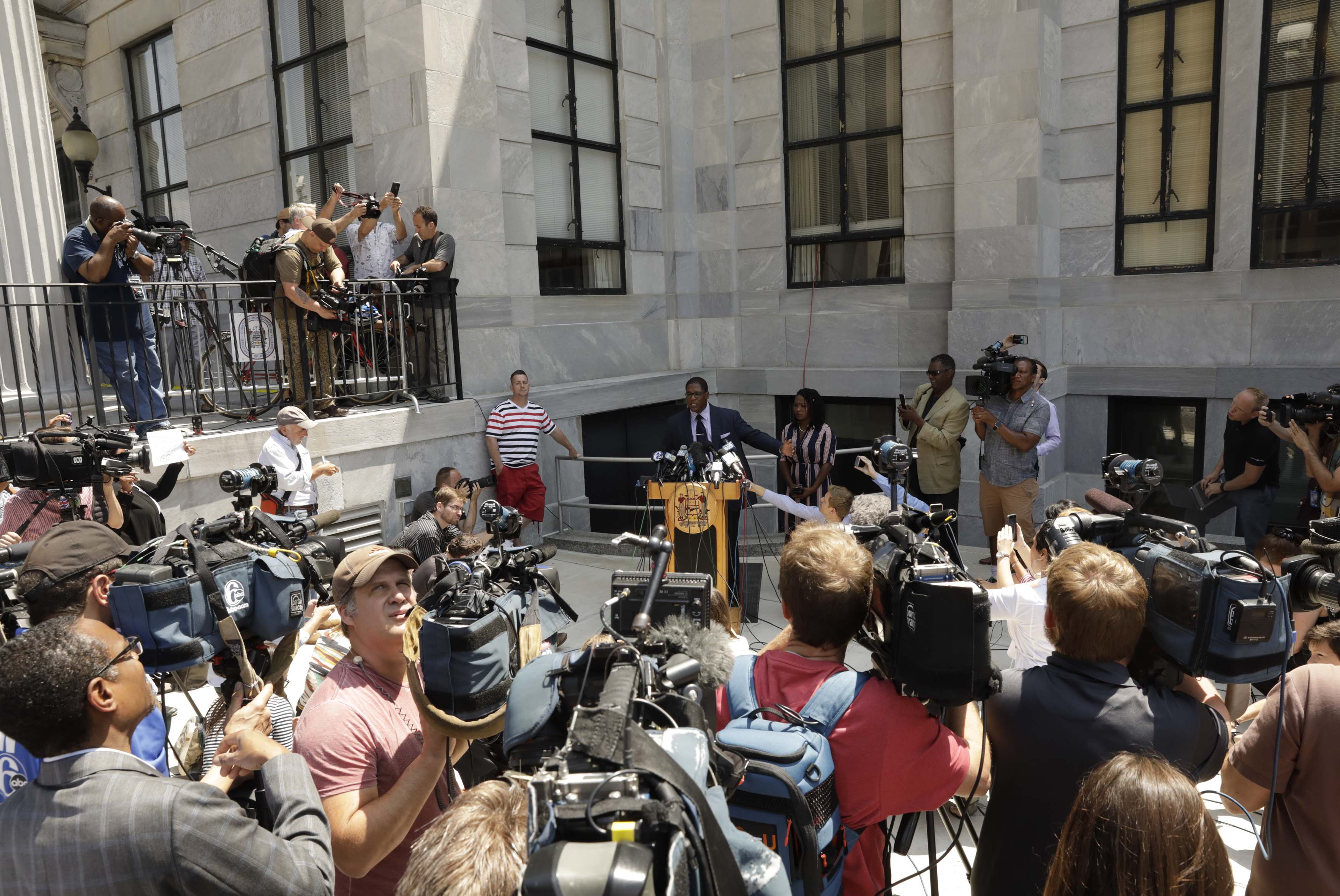 El jurado del juicio de Bill Cosby no logra aún un acuerdo sobre el fallo