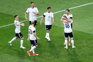 Alemania cautiva pero sufre para ganar a Australia