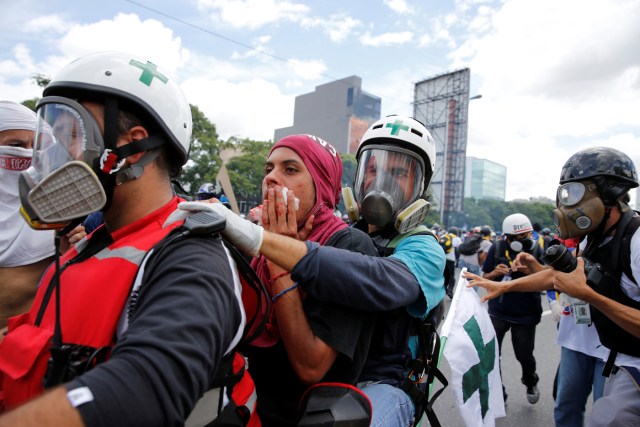 Heridos por la reresión / REUTERS/Ivan Alvarado