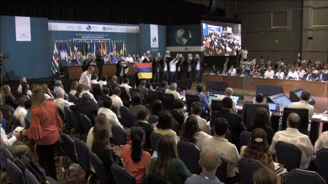 Momento en que diputados venezolanos interrumpen sesión de la OEA al grito de "asesinos" OAS POOL TV via REUTERS