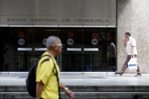 Lo que calla Maduro: Hasta la tasa Dicom evidencia que el nuevo aumento mantiene a Venezuela en la pobreza