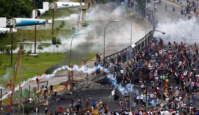 Demonstrators protest in the perimeter of an Air Force base during a rally against Venezuela's President Nicolas Maduro's Government in Caracas, Venezuela, June 24, 2017. REUTERS/Christian Veron