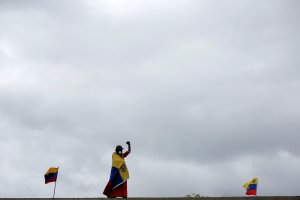 Oposición pide a la Fanb defender al pueblo y Maduro reitera denuncias de golpe