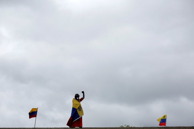 Oposición pidió a la Fanb defender al pueblo y Maduro reitera denuncias de golpe. REUTERS/Ivan Alvarado