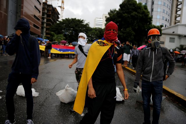 Cientos de venezolanos salieron a las calles para efectuar el "Trancazo Nacional" convocado por la Unidad. REUTERS/Ivan Alvarado