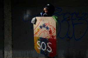 Libertad, lucha y corazón… El arte que se expresa en los escudos de “La Resistencia”  (+fotos +Arriba Venezuela)