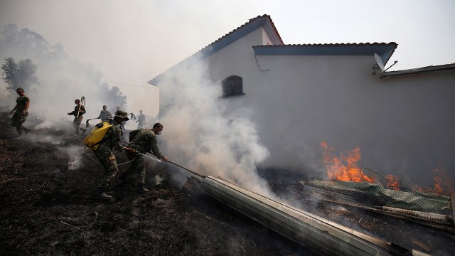 Las llamas se han extendido hacia los distritos vecinos, siendo el incendio más mortífero que ha visto el país en los últimos 50 años.