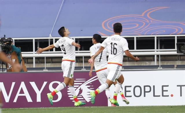 El jugador mexicano Ronaldo Cisneros (i) celebra su gol ante Senegal durante el partido de octavos de final de la Copa del Mundo de Fútbol Sub-20 en el estadio de Incheon, Corea del Sur, hoy, 1 de junio de 2017. EFE/JEON HEON-KYUN