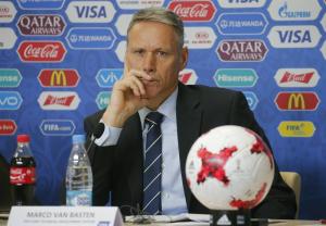 Van Basten anuncia que en la Copa Confederaciones habrá cuatro cambios