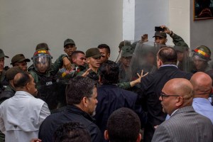 La Unidad y la Asamblea Nacional condenan agresión del coronel Vladimir Lugo contra diputados (Comunicado)