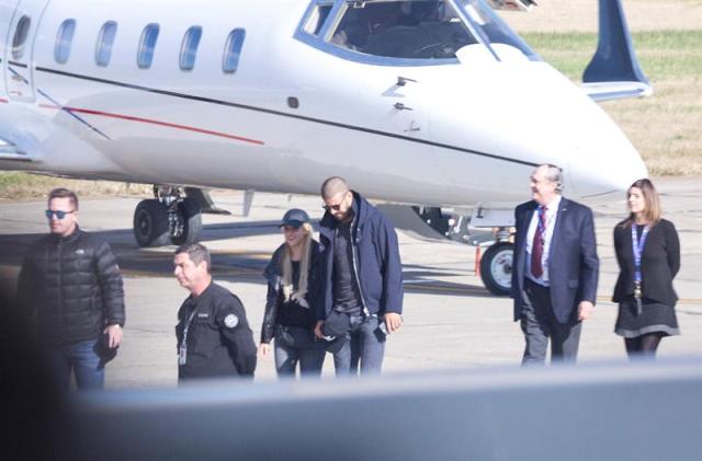 Shakira y Gerard Piqué arribaron a Argentina (Foto: EFE)